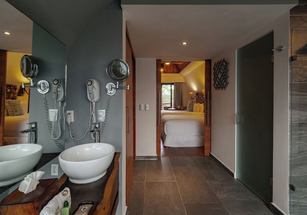 Mia Bacalar Luxury Resort and Spa 50/50