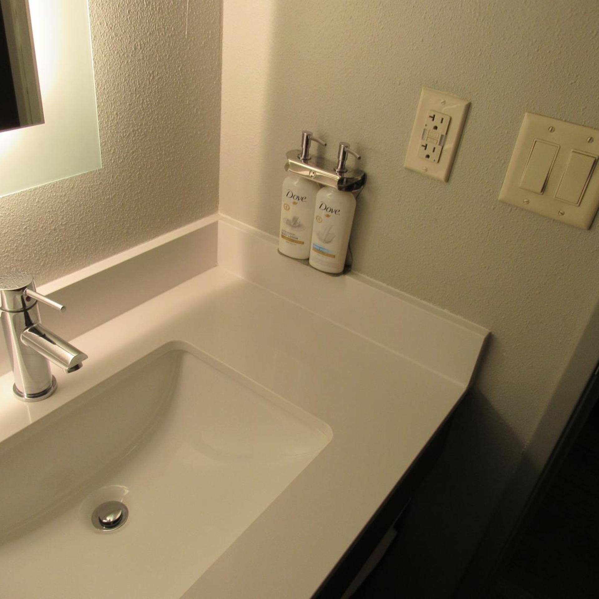 جناح بسرير كينج بغرفتي نوم، Holiday Inn Express and Suites Lincoln South 10/10