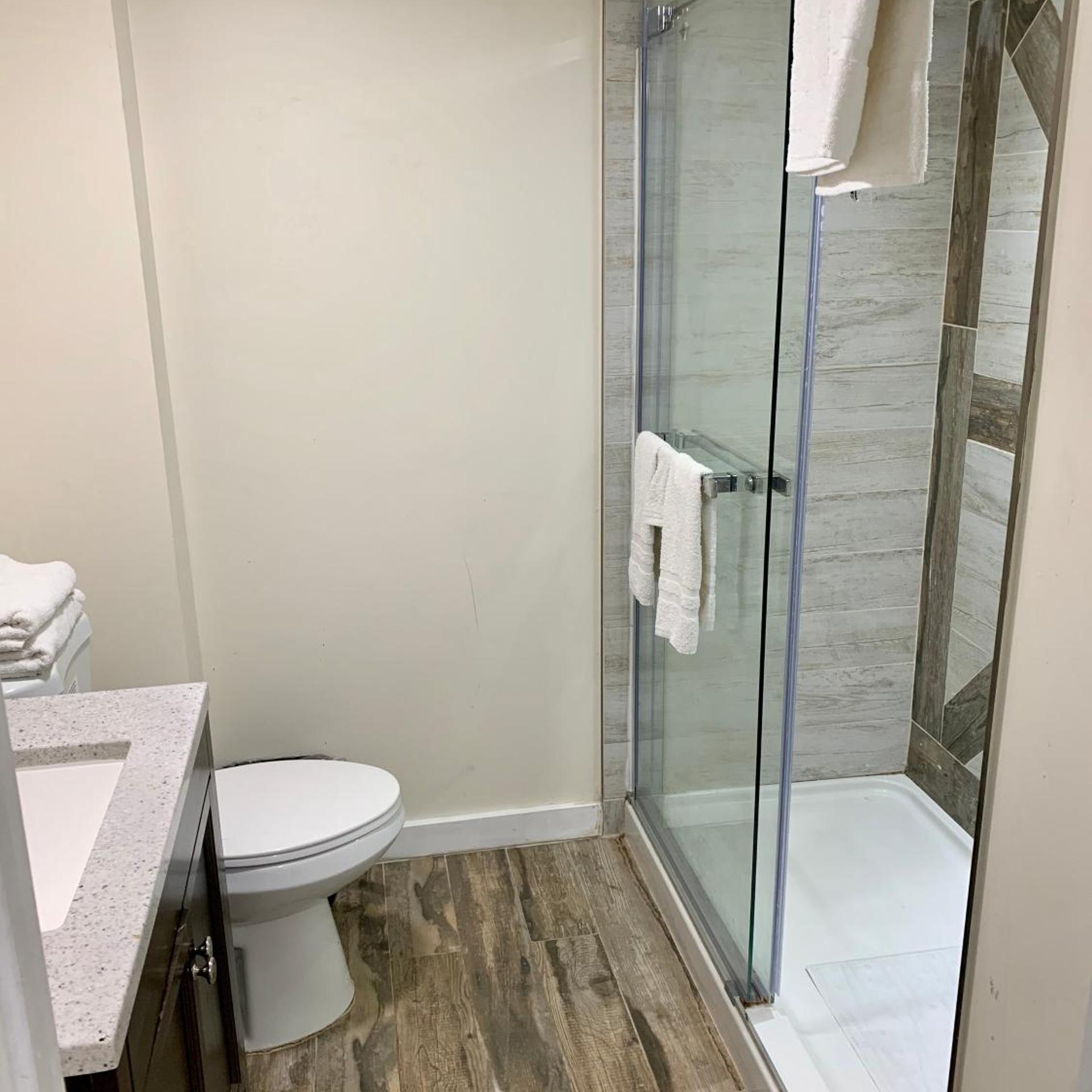 Penn Lodge Hotel & Suites 44/50