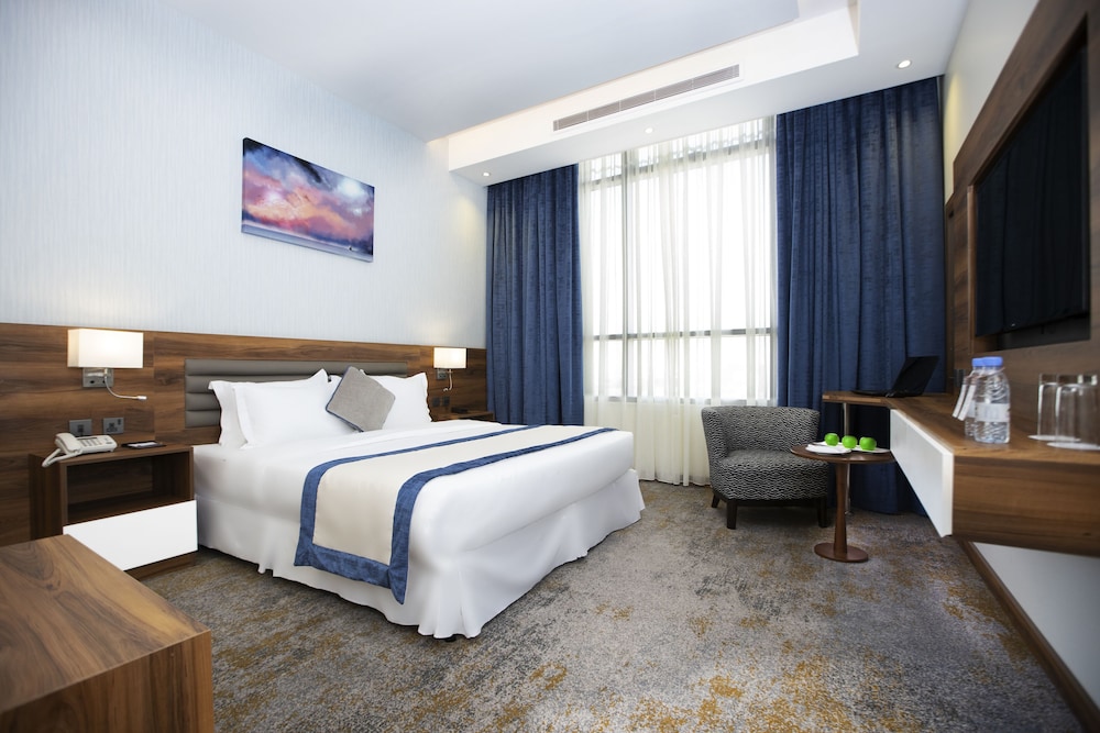 EVA Hotel 8/38