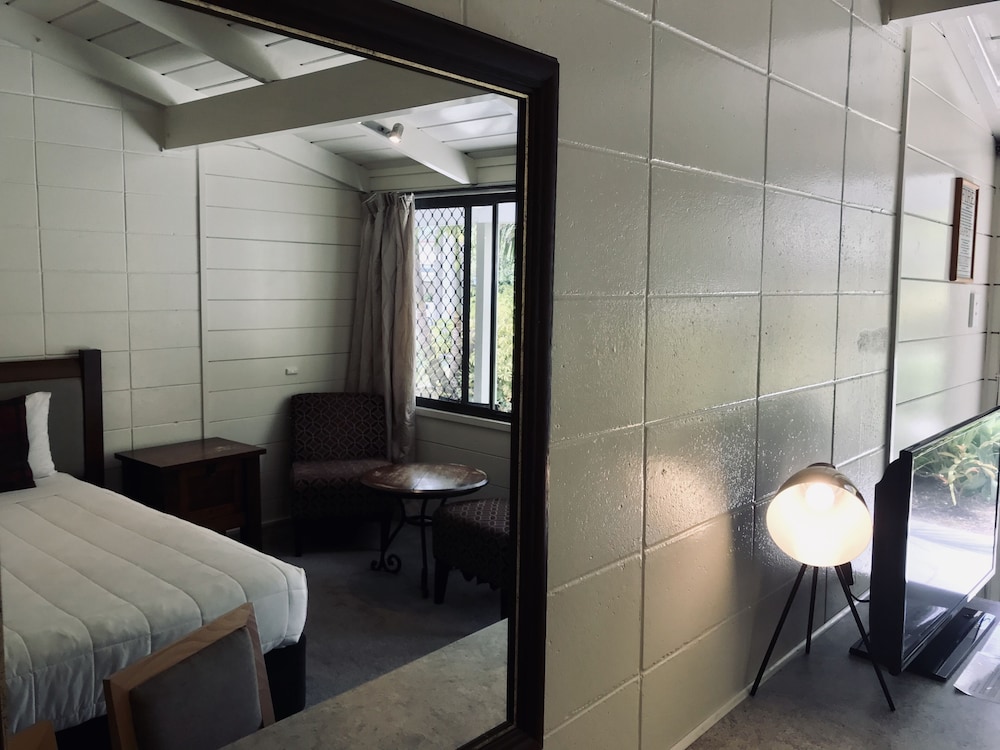 Bounty Motel 14/79
