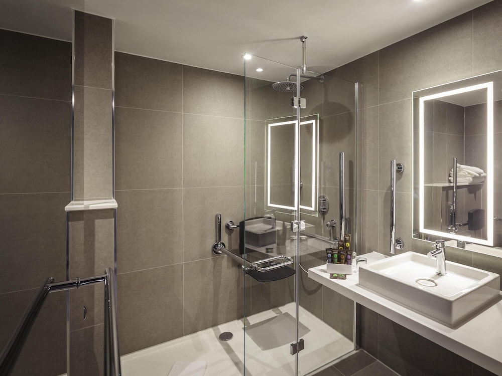 NOVOTEL CAMBRIDGE NORTH 69/70