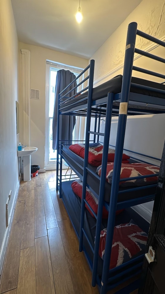 Saint James Backpackers 45/50