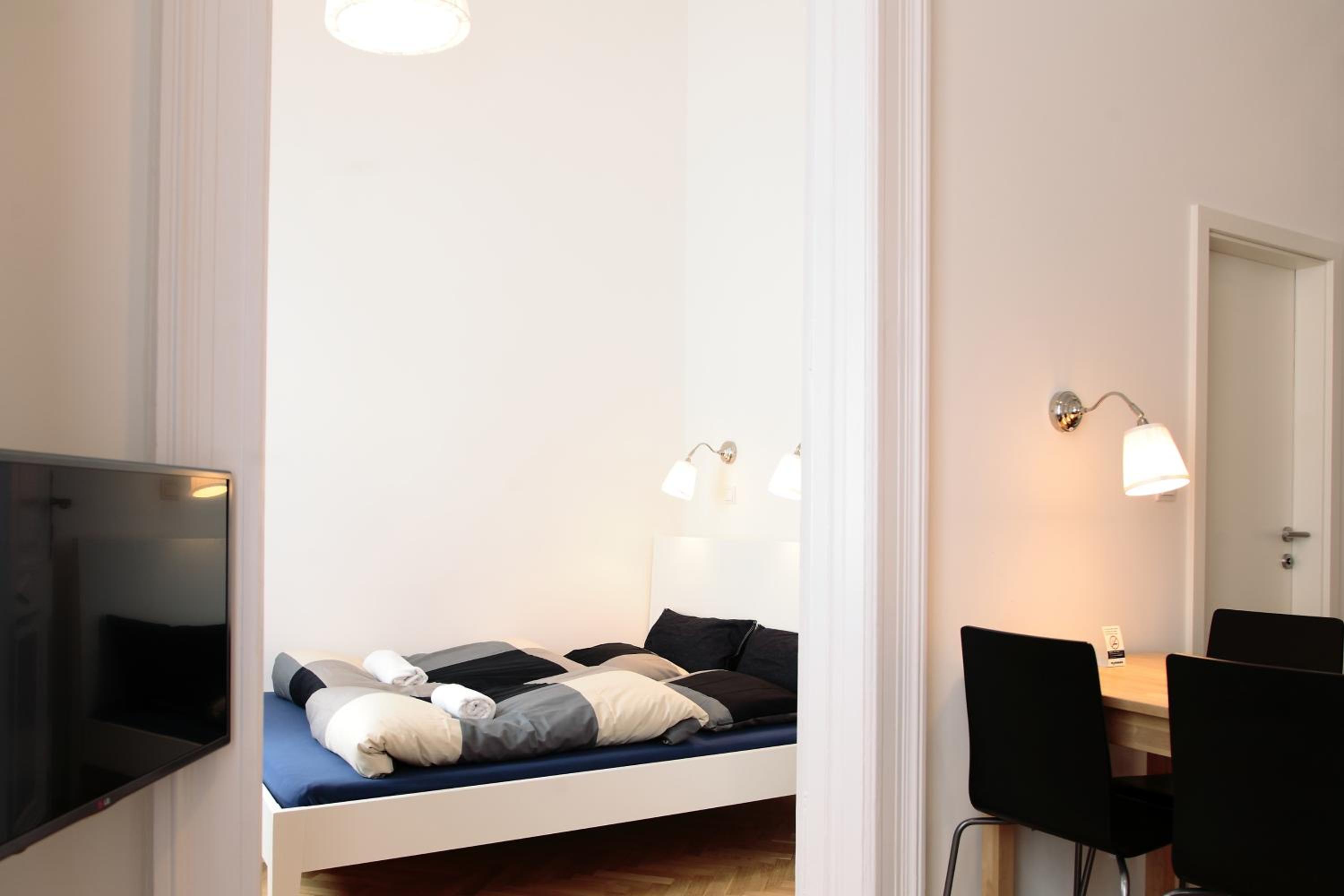1 BEDROOM, APARTMENT