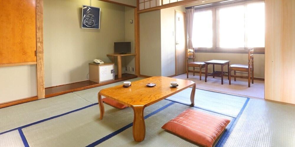 TRADITIONAL, QUADRUPLE, SHARED BATHROOM