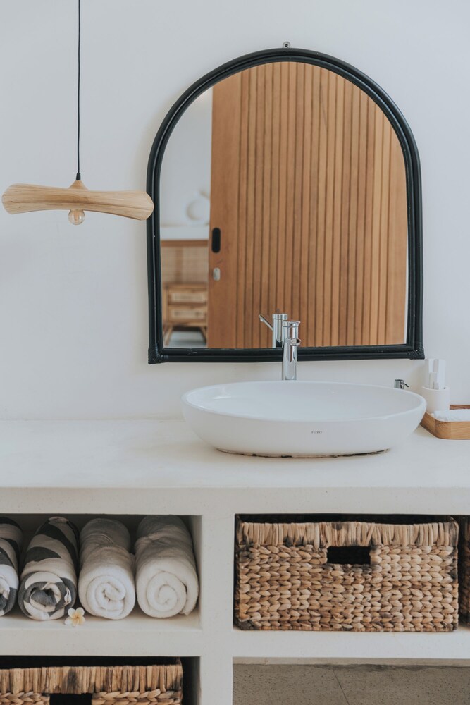 Shanti Boutique Retreat 11/57