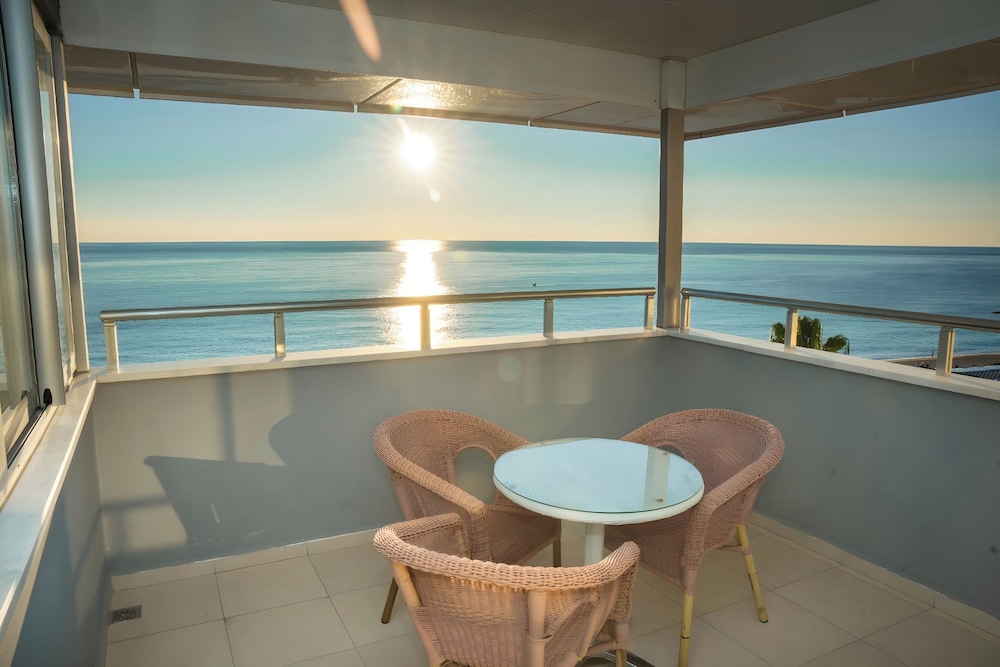 Azak Beach Hotel 45/50