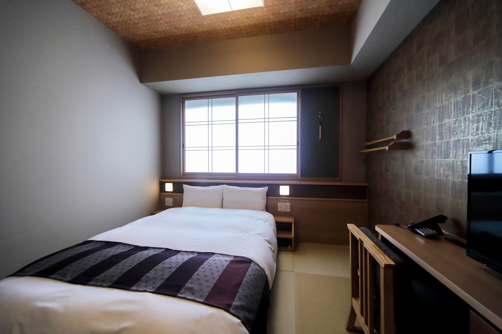 ROOM, DOUBLE BED