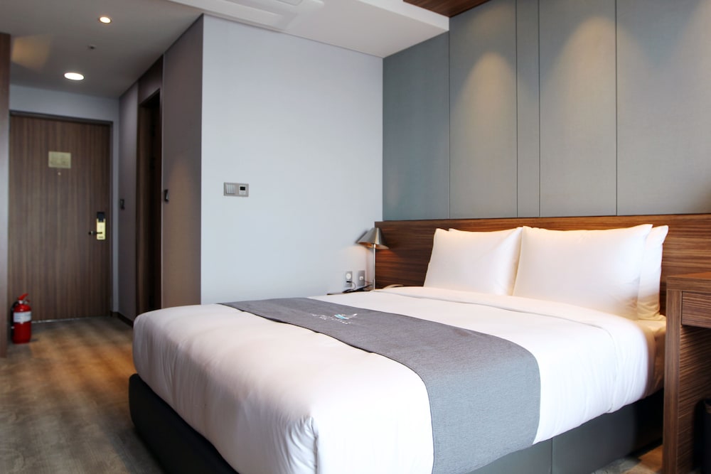 Western Grace Hotel 8/60