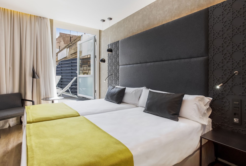 PREMIUM, DOUBLE OR TWIN BED, TERRACE