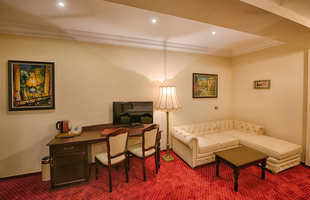 Magus Hotel 42/57
