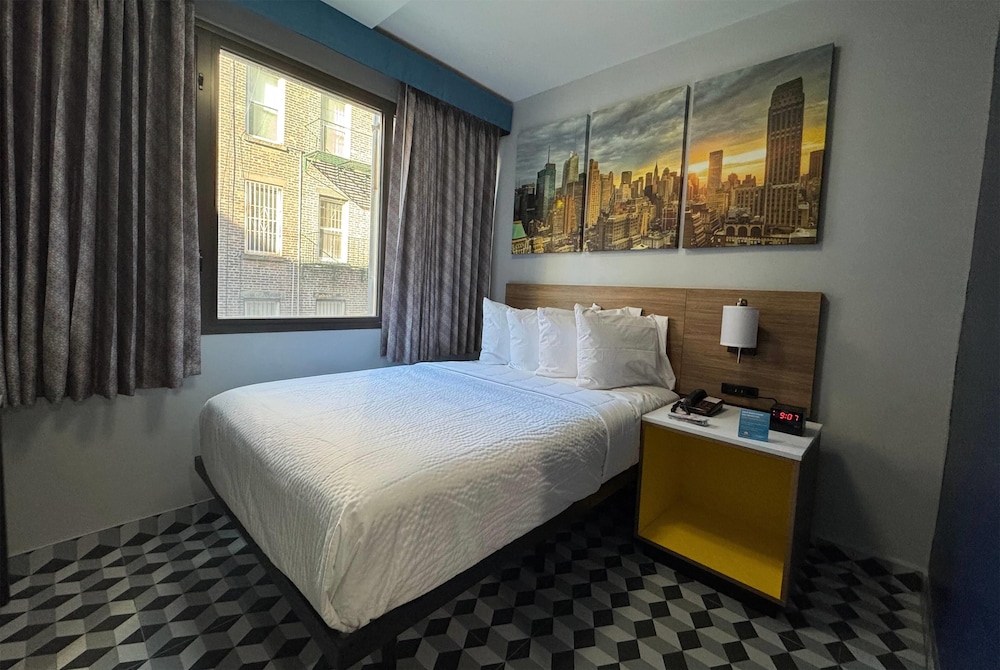 ROOM, ACCESSIBLE