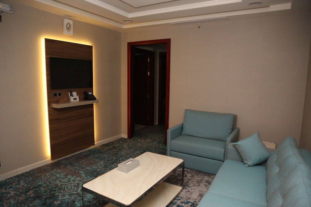 أجنحة برام(Bram Suites) 16/25