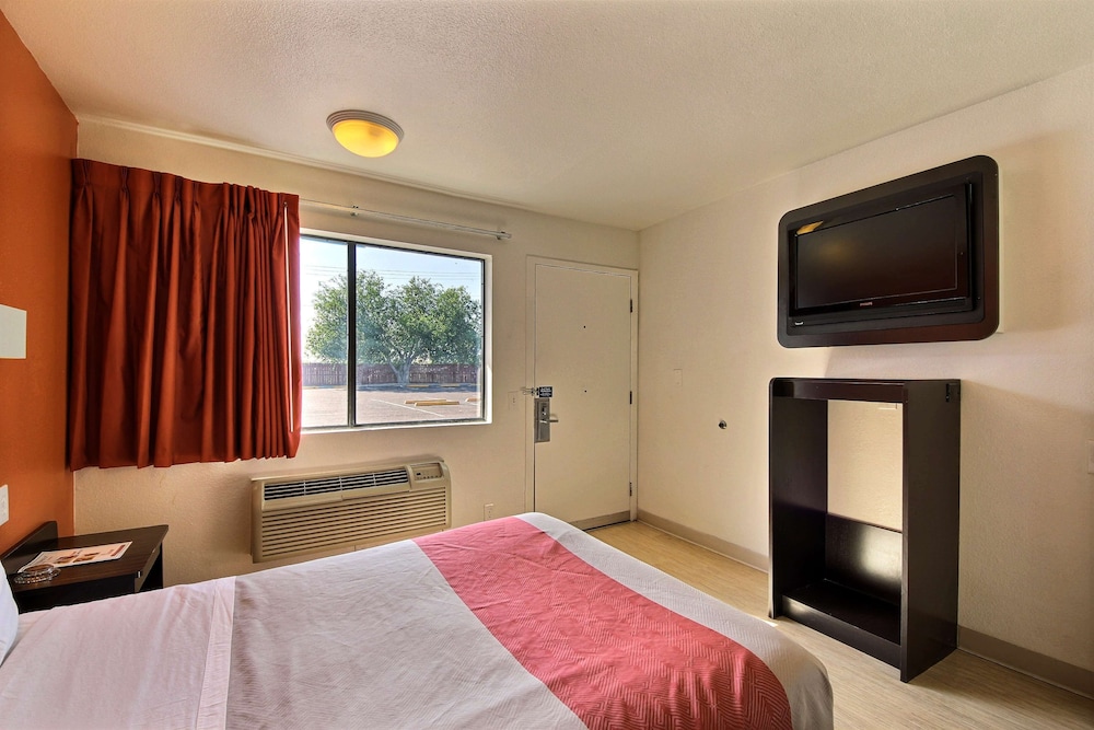 STANDARD, QUEEN BED