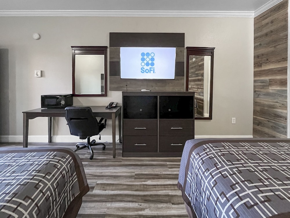 Rodeo Lodge (ex Americas Best Value Inn and Suites-Clovis/Fresno) 47/59