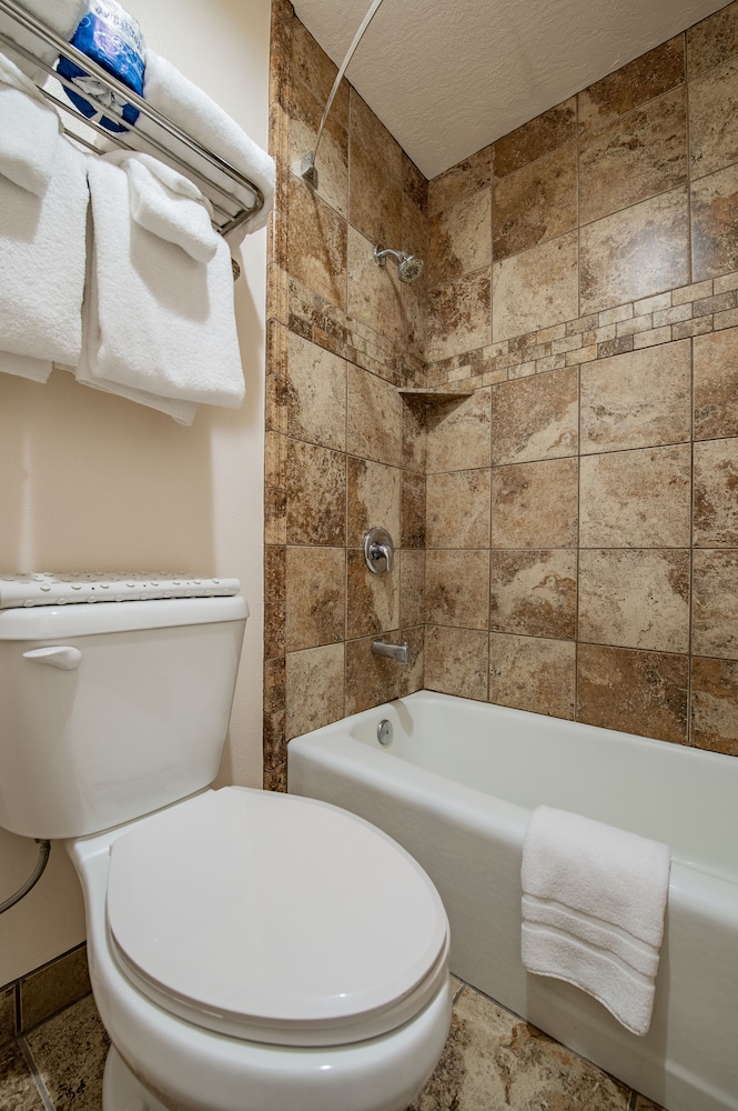 49 Er Inn And Suites 25/68