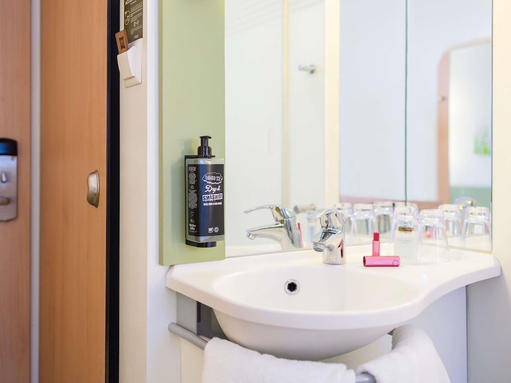 Ibis Budget Zurich City West 57/63