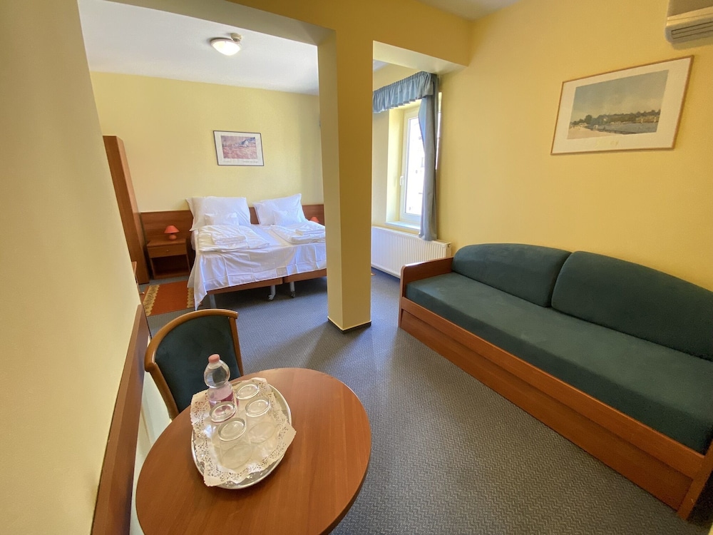 Tisza Alfa Hotel 24/48