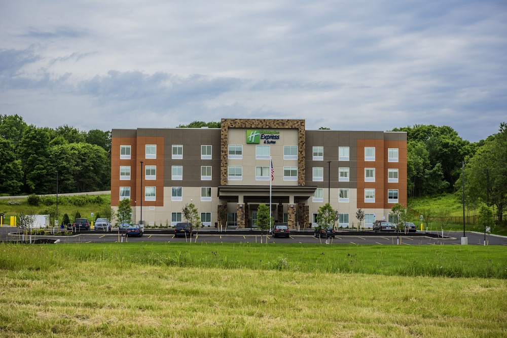 Holiday Inn Express Suites Jamestown 1/40