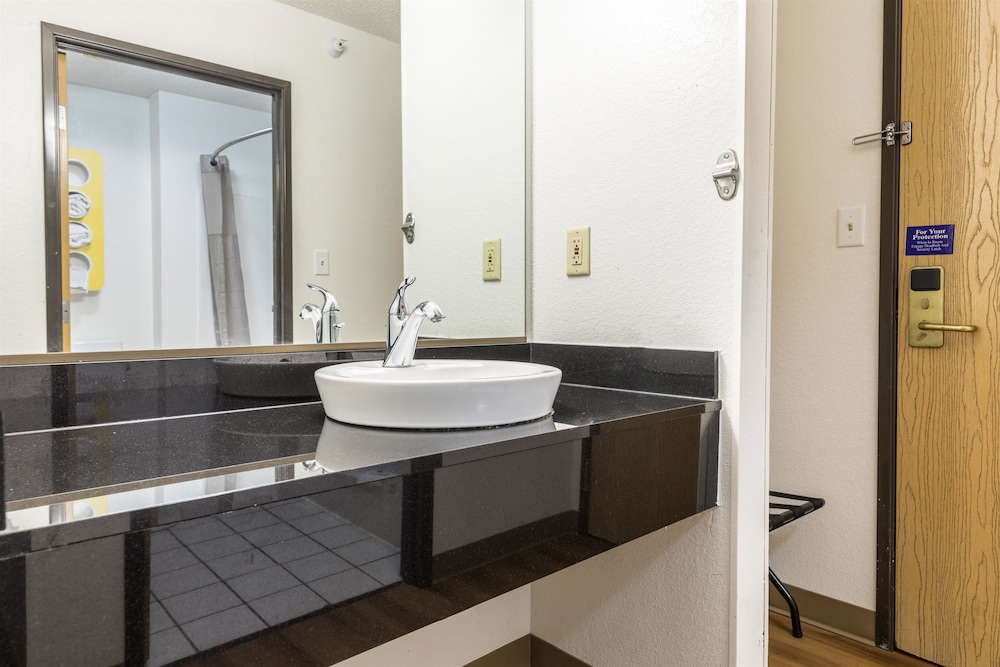 Motel6 Indianapolis, IN - Southport 42/45