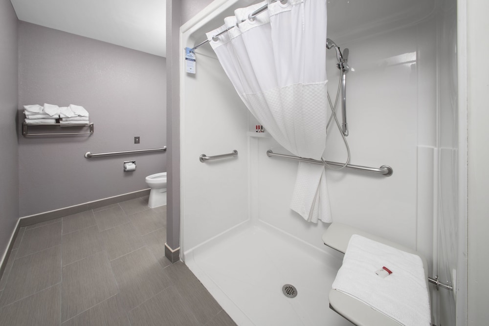 Microtel Inn And Suites Bethel 10/28