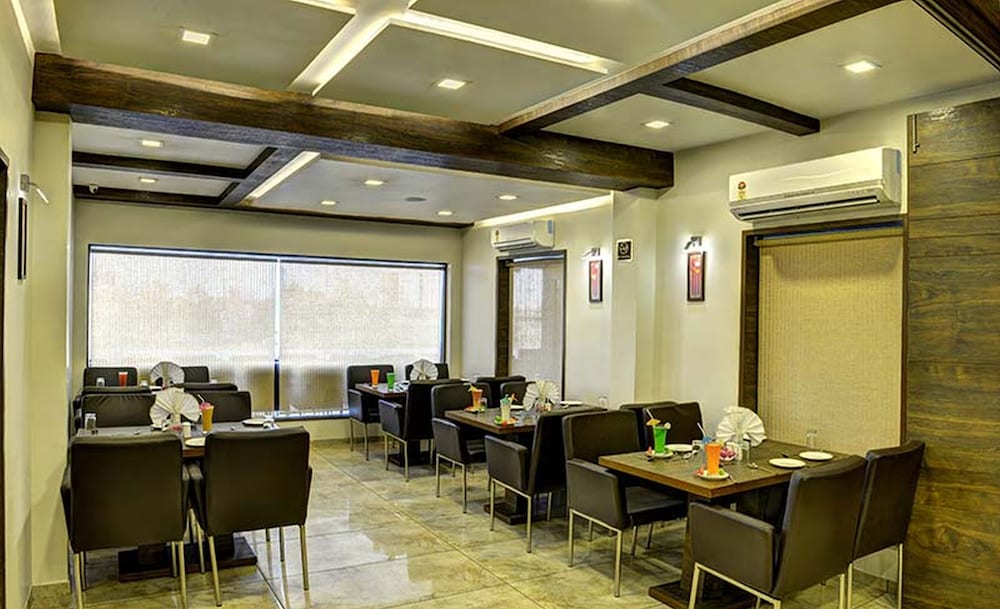 Hotel Aaram Orchard 33/47