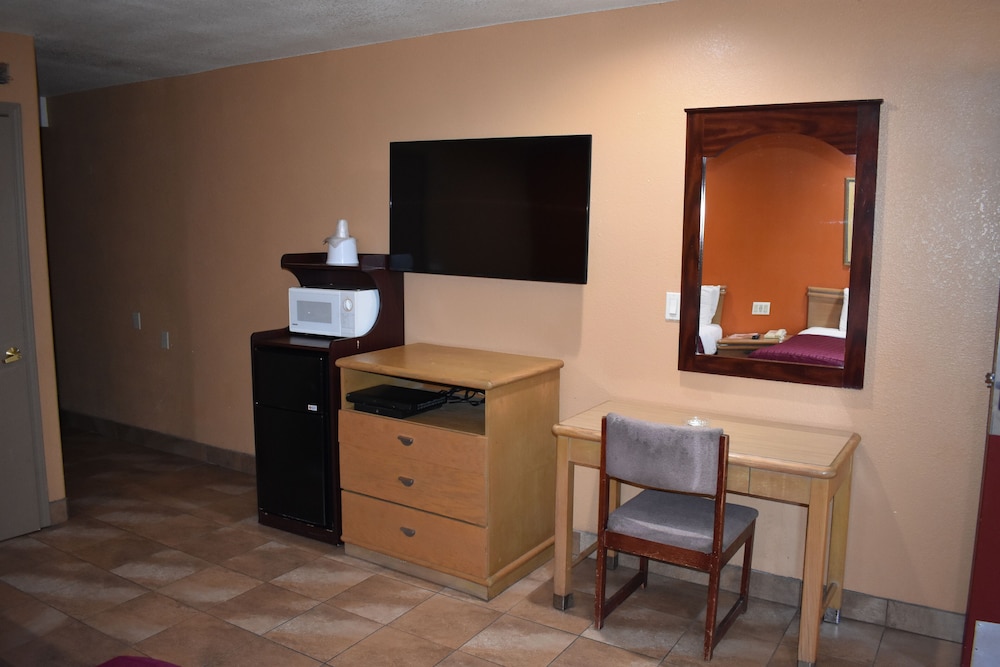 Apex Inn 43/51