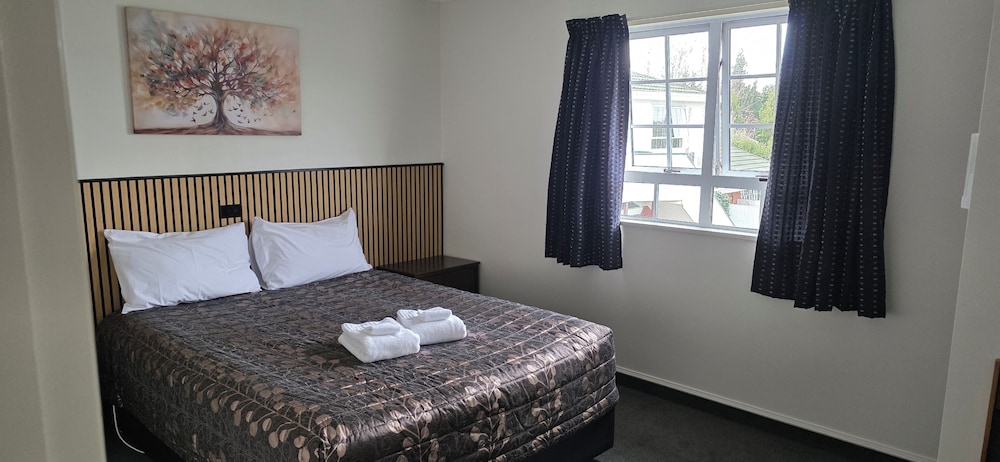 Admirals Motor Lodge 25/71