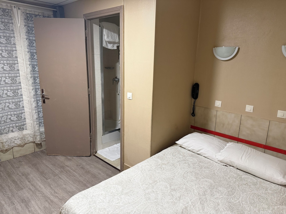 ROOM, DOUBLE BED