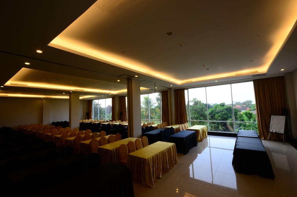 The Sahira Hotel 9/40