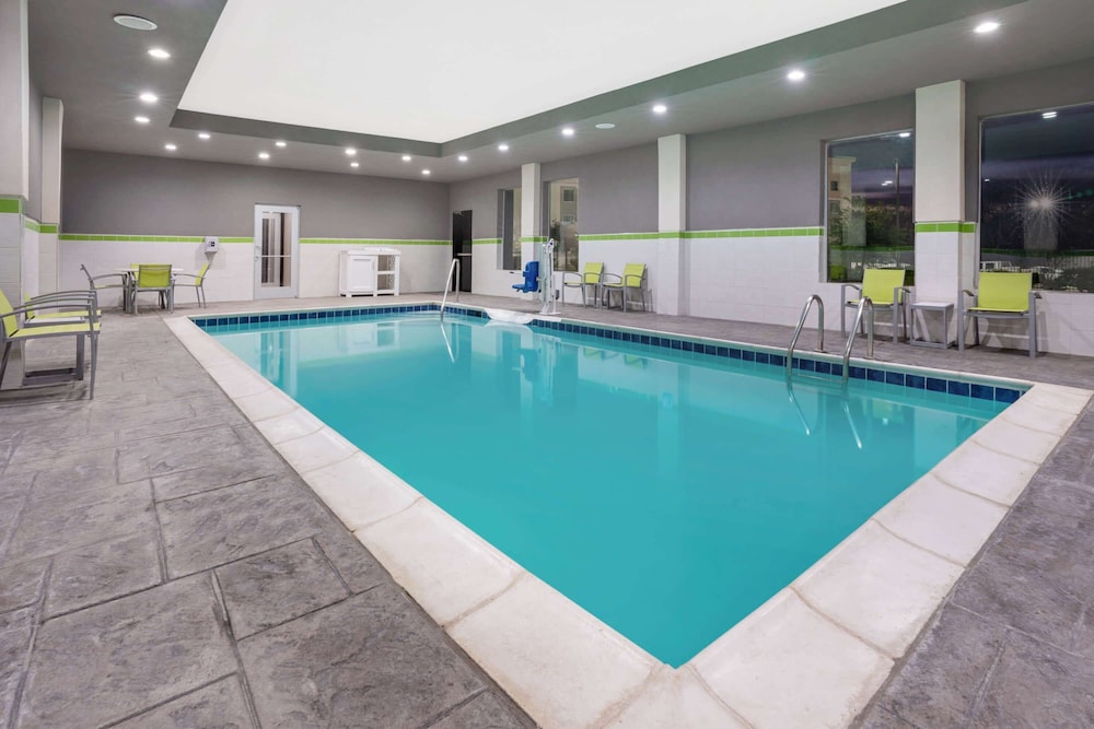 La Quinta Inn & Suites by Wyndham College Station South 3/64