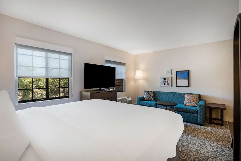 DELUXE, STUDIO, KING BED