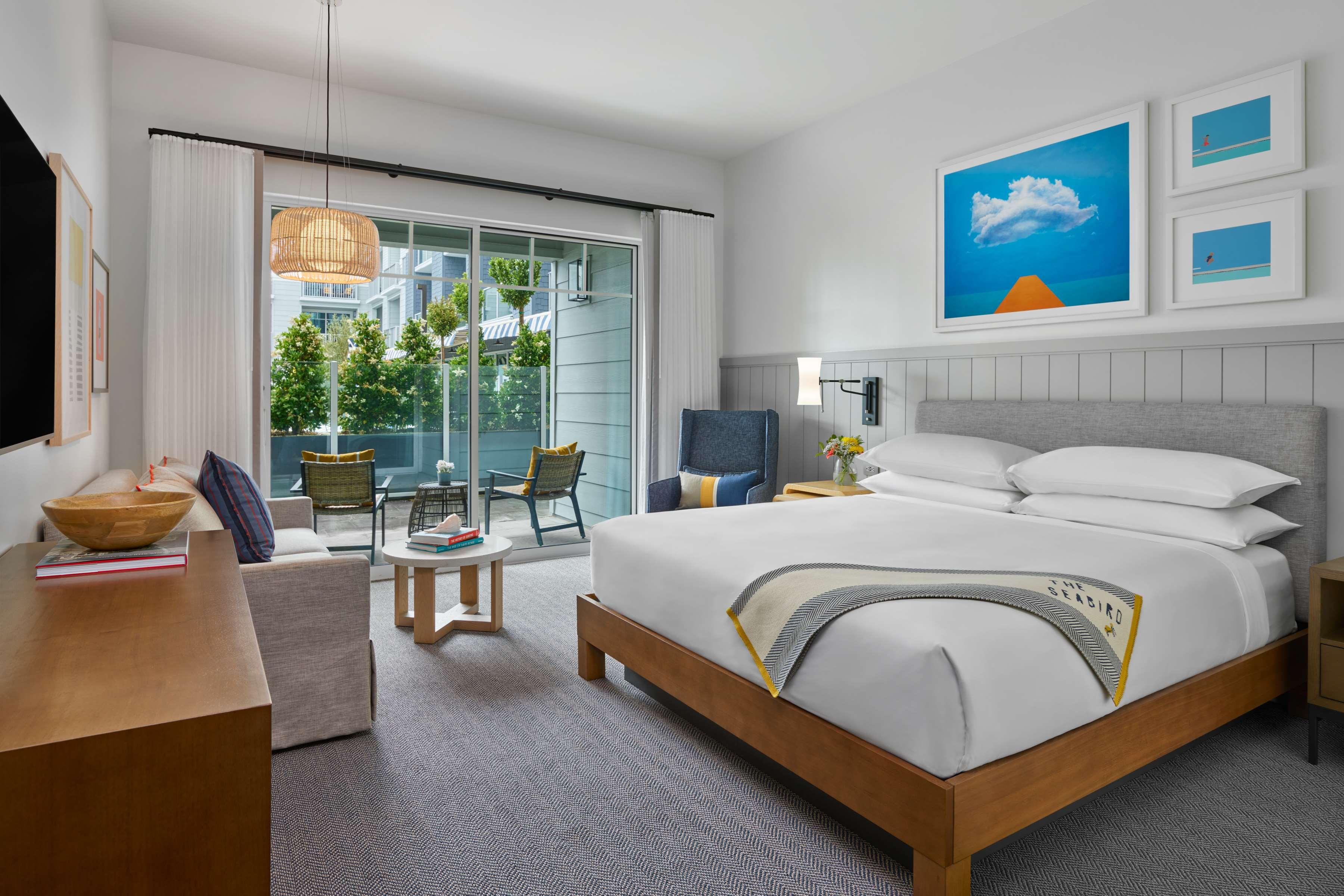غرفة بسرير كينج