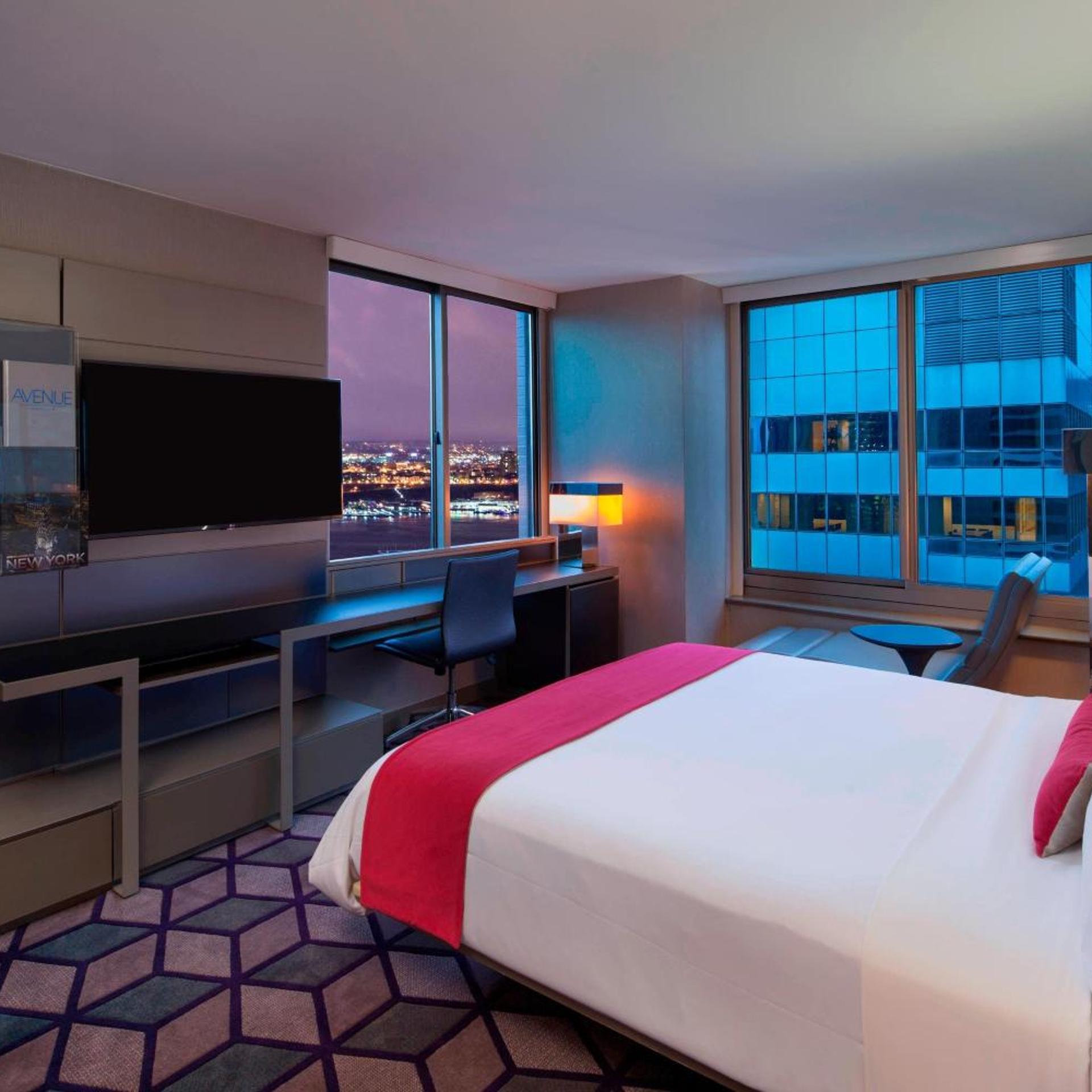 Cool, King Bed, River View, Corner
