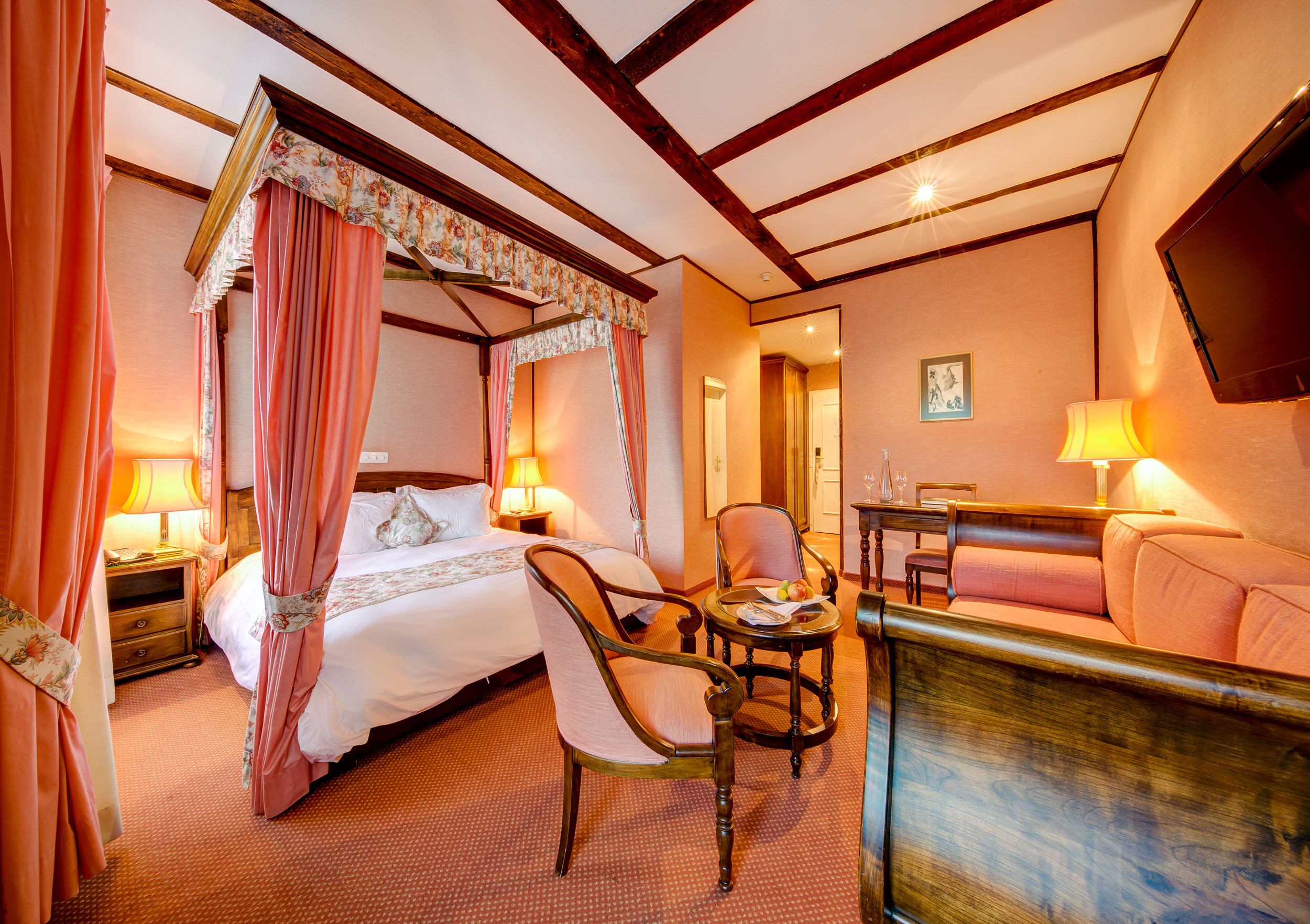 Deluxe, Double Bed, West View, South Wing