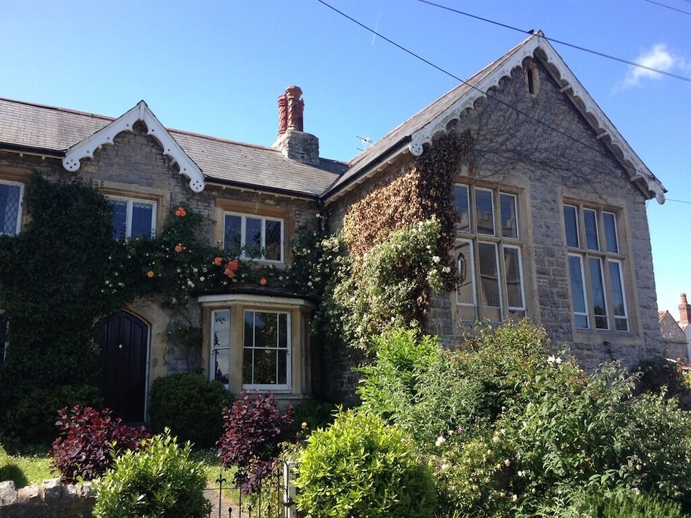 The School House 3/41