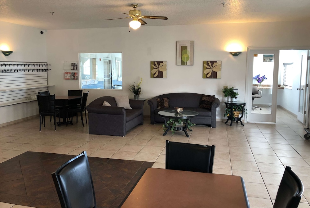 Super 8 by Wyndham Price 21/29