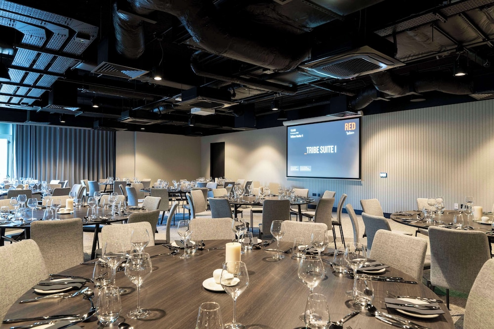 Radisson RED Galway 35/49