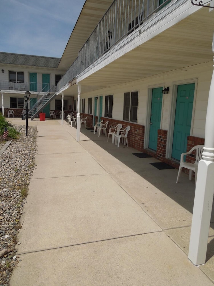 Jetty Motel 33/47