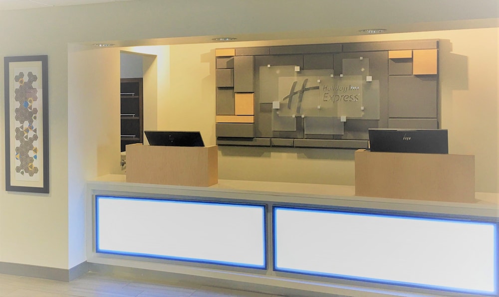 Holiday Inn Express Lebanon 9/36