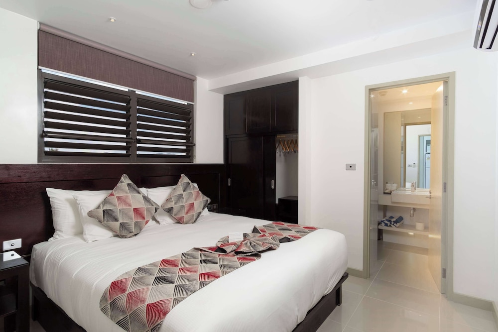 SUITE, MULTIPLE BEDS, BEACH FRONT
