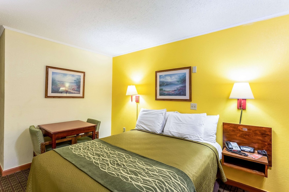 Econo Lodge Morgantown 13/31