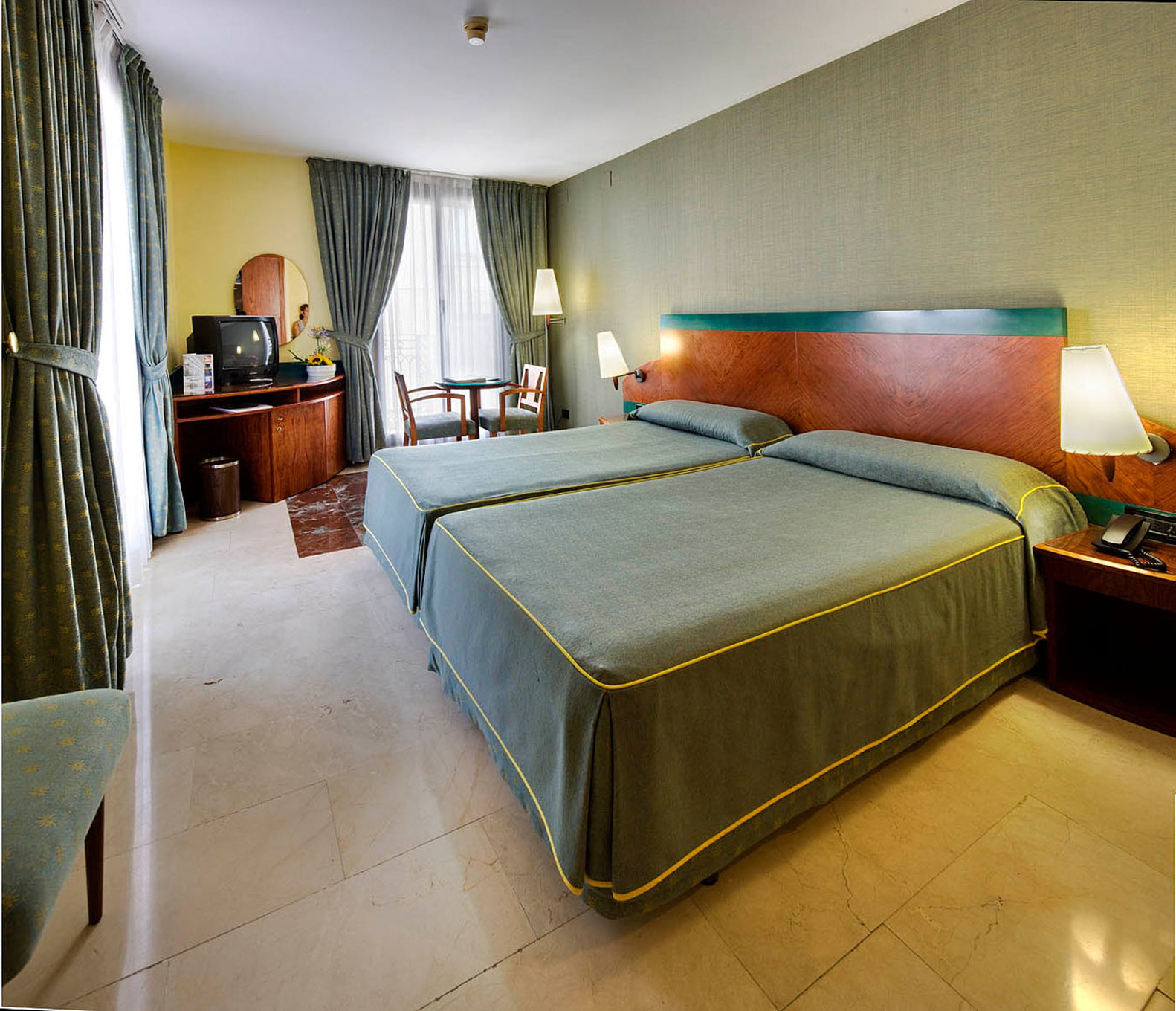 Gran Hotel Barcino 35/76