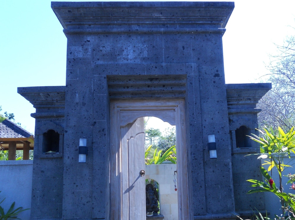 Avisara Villa and Guest House 1/50