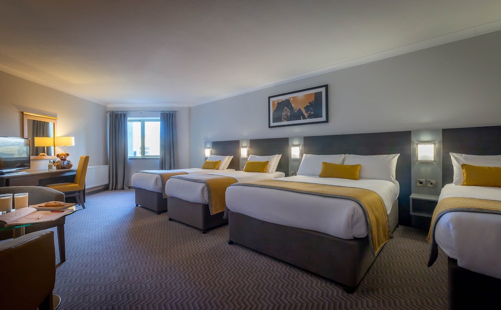 Newtown Park Hotel 11/47
