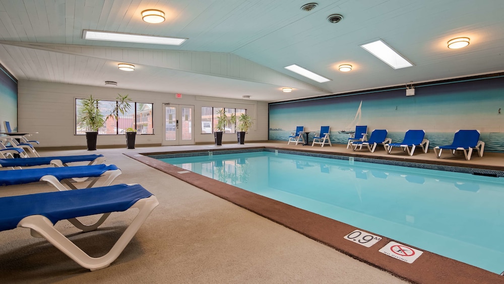 Surestay Plus Hotel By Best Western Salmon Arm 17/32