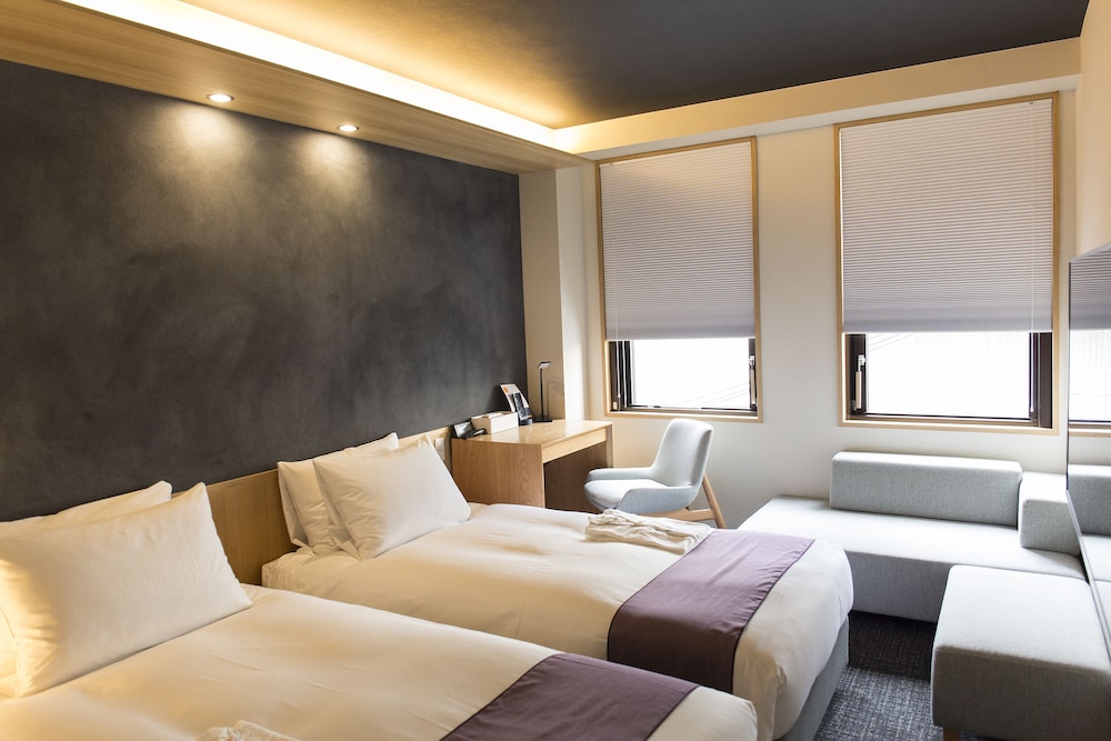 ROOM, TWIN BEDS, KING BED