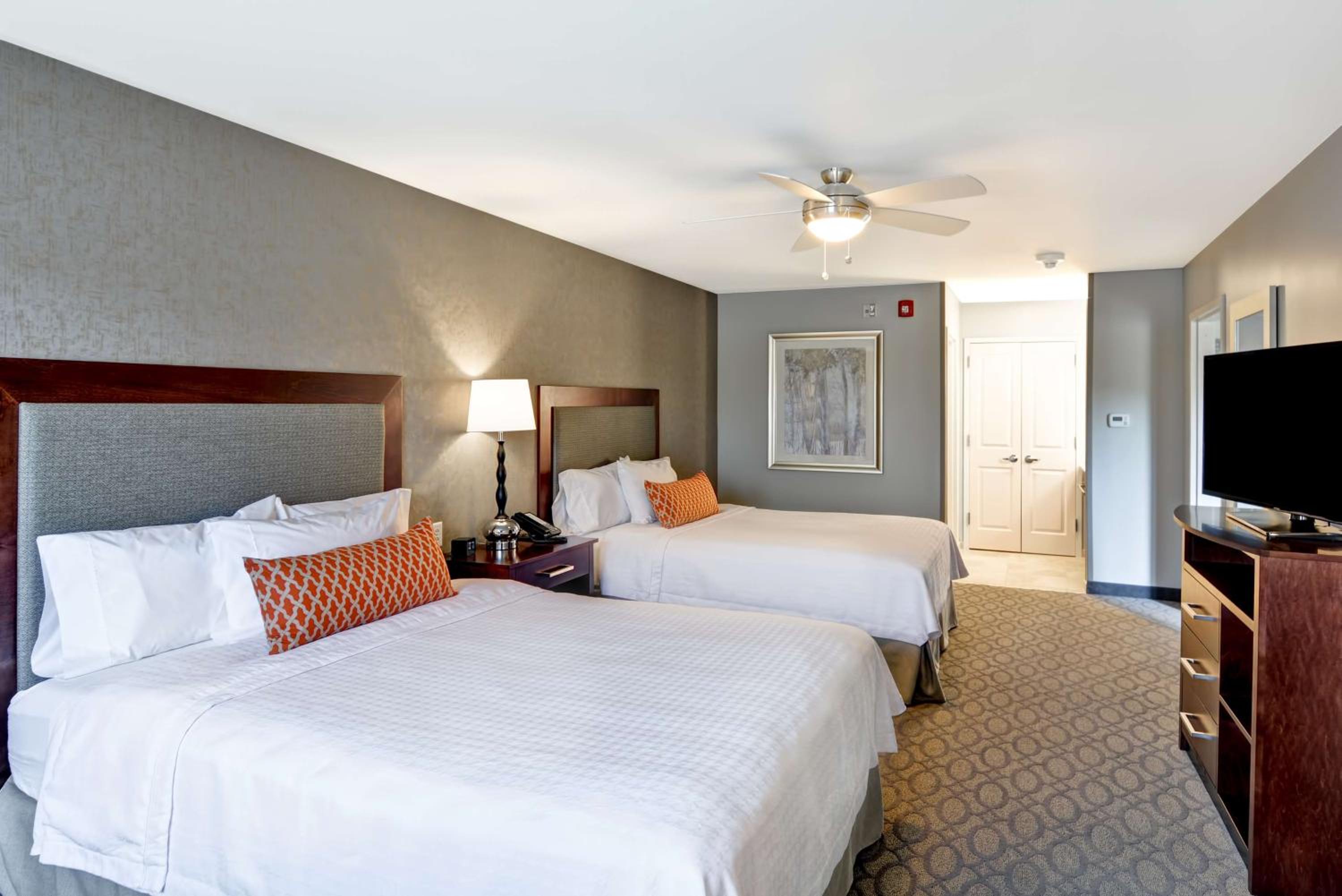 1 Bedroom, Suite, 2 Queen Beds, Sofa