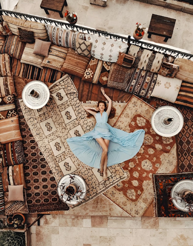 Caftan Cave Suites 36/49