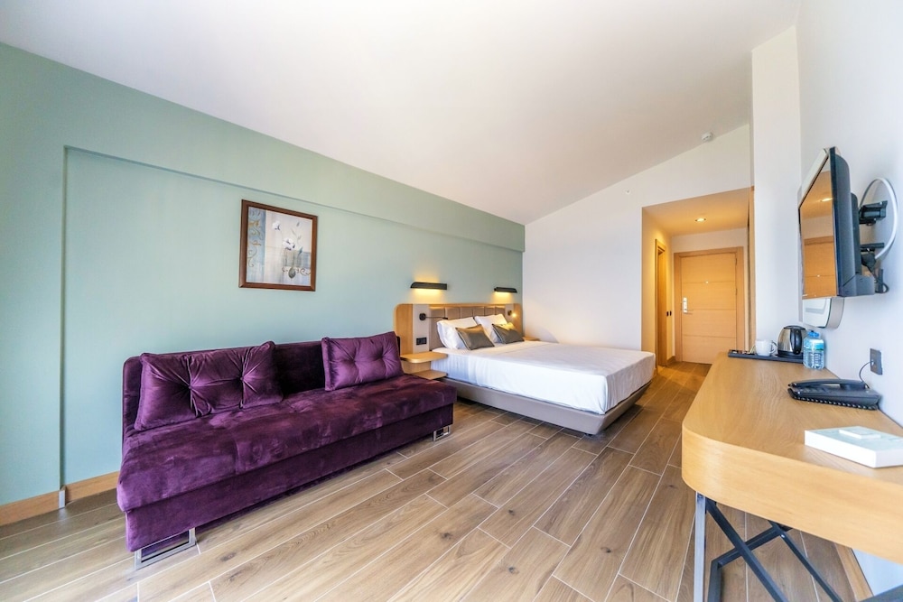 Premier Nergis Beach Hotel 11/50
